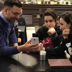 Kayahan’ın eski eşi İpek Açar ile müzisyen Alper Kömürcü ilk