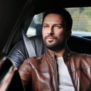 Tarkan sosyal medyadan paylaştığı karenin altına “Sağdıçlarımla selfi hatırası” notunu