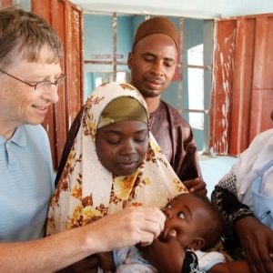 Bildiğiniz üzere Bill Gates, onca zenginliğine rağmen hayır işlerine çok
