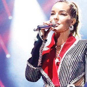 Bengü ve Edis, yılbaşı önceci Zorlu’da sahne aldı. Konserde Bengü’yü