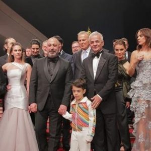 Cem Yılmaz ‘Arif V 216’ filminin galasına sevgilisi Özge Sabuncu’yla