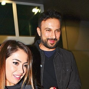 Kıbrıs’tan Türkiye’ye dönen sanatçının uçakta olduğunu öğrenen yolcular, Megastar ile