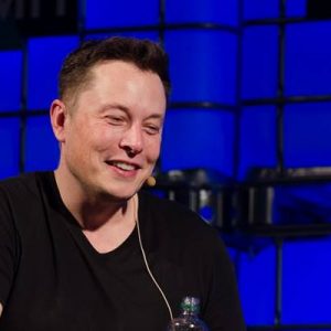 SpaceX’in CEO’su Elon Musk, tüm dünyaya internet sağlayacak olan uydularını