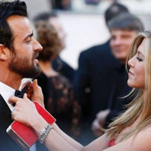 Geçtiğimiz hafta ayrılma kararı aldıklarını duyuran Hollywood yıldızları Jennifer Aniston