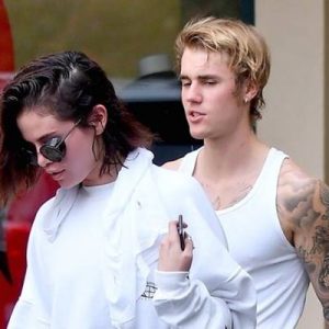 4 yıldır albüm yapamayan şarkıcı Justin Bieber, menajeri tarafından Selena’ya