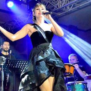 Funda Arar, ‘Yoluma Düşen Şarkılar’ turnesiyle Türkiye’yi gezecek! Arar, 18