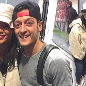 Ünlü futbolcu, sosyal medya hesabından Rihanna ile çekilmiş bir fotoğrafını