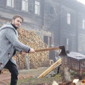 Mustafa Ceceli, sözleri Sinan Akçıl’a ait olan ‘Simsiyah’ şarkısının klibi