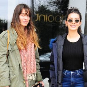 Oyuncu Selin Şekerci önceki gün yakın arkadaşı Nilüfer Gürbüz ile