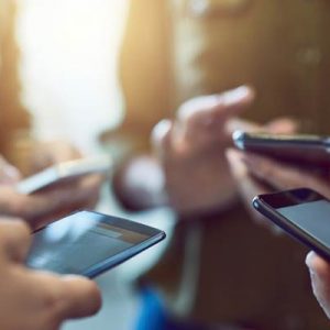 Yakında SIM kart değiştirmeyecek, kestirmeyecek ve hatta göremeyeceksiniz. Cep telefonlarında