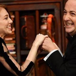 Tolgshow programıyla izleyenleri büyüleyen oyuncu Tolga Çevik, Yasemin Şefik’in Best