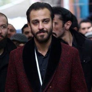 ‘Çukur’adlı dizide “Vartolu” karakterini canlandıran ünlü oyuncu Erkan Kolçak Köstendil,