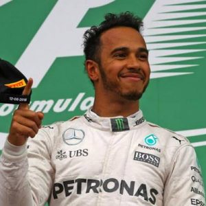 Yıllık 45 milyon Euro kazanacak olan F1 pilotu Lewis Hamilton,