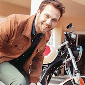 ‘Çukur’ dizisinde Yamaç karakterine hayat veren Aras Bulut İynemli, DeFacto