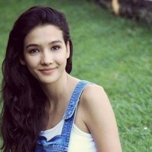 Aybüke Pusat, sosyal medya hesabından makyajsız fotoğrafını paylaştı. “Söz” dizisinde