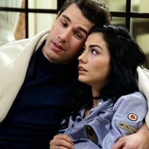 Demet Özdemir ile No:309 dizisinde rol arkadaşı Furkan Palalı ile