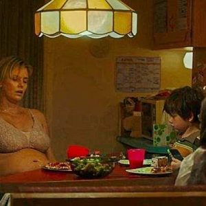 Charlize Theron, önümüzdeki ay vizyona görecek olan komedi-dram türündeki filmi
