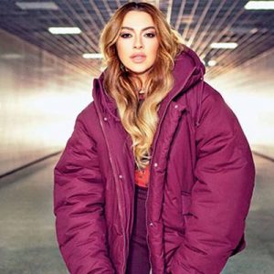 Hadise, ‘Şampiyon’ albümünün 3. klibini ablası Hülya Açıkgöz yönetmenliğinde, “Farkımız