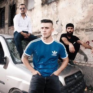 Adana’nın Hürriyet Mahallesi’nde bir grup gencin illegal olaylara karşı giriştikleri