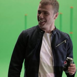 Tolga Sarıtaş rol aldığı reklam filminde Barış Manço şarkısı seslendirecek.