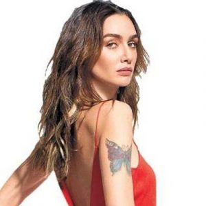 Oyuncu-foto model Barış Murat Yağcı, katıldığı televizyon programında Birce Akalay