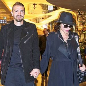 5 aylık hamile olan Şükran Ovalı, eşi Caner Erkin’le Zorlu