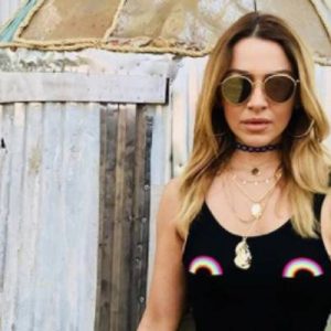 Fazla kiloları ile sürekli başı dertte olan güzel şarkıcı Hadise’nin