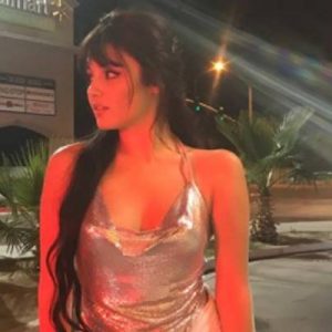 Oyuncu Hande Erçel, meşhur Coachella Festivali’ndeki kıyafetleriyle herkesi mest etmişti.