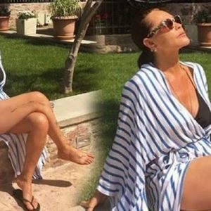 Şarkıcı Hülya Avşar, vizyona girmesi için gün saydığı “Selfi” filmi