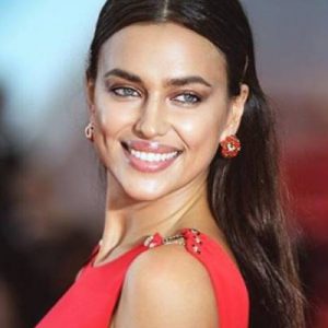 Irina Shayk, 71’inci Cannes Film Festivali’nin kırmızı halısa damga vurdu.