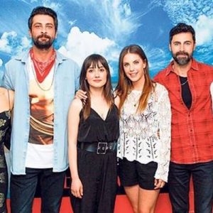 Tüm ekip önceki akşam Etiler’de bir mekanda reytinglerdeki başarısını kutladı.