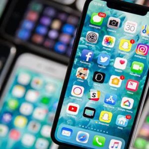 Apple, iPhone X ile başladığı OLED ekranlı iPhone üretimini 2019’a