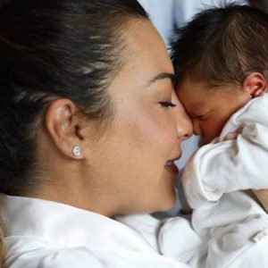 Burcu Kara, yüzü olduğu markanın ürün lansmanına ev sahipliği yaptı.