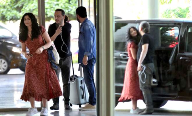 Uzun süre Oktay Kaynarca ile birliktelik yaşayan Deniz Çakır, opera
