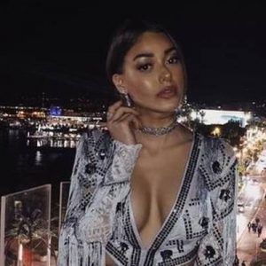Dilan Çiçek Deniz, festival boyunca gazetecilere poz verirken bazı kareleri