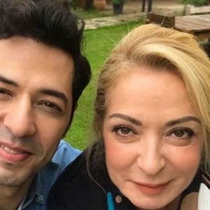 ‘Ufak Tefek Cinayetler’ dizisinde rol alan Mert Fırat annesiyle ilk