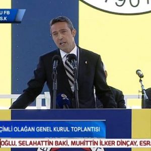 Fenerbahçe’nin tarihi kongresinde gerilim adeta tavan yaparken, kongre üyelerinin konuşmalarının