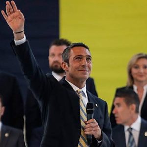 Fenerbahçe’de yeni başkan Ali Koç, Ülker Stadı’nda düzenlenen törenle mazbatasını