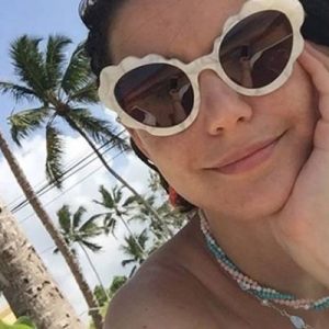Ünlü oyuncu Beren Saat, Dominik tatilinde çektiği makyajsız fotoğrafını Instagram