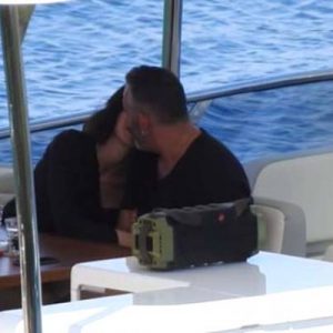 Çiçeği burnunda taze aşıklar Defne Samyeli ve Cem Yılmaz, tatil
