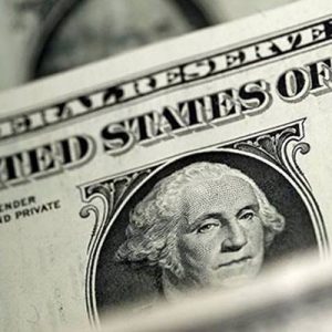 Dolar, Türk Lirası’na karşı 8 seviyesini aşarak haftaya rekorla başladı.