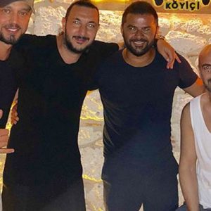 Sevgilisi Aslı Enver’den ayrıldıktan sonra zor günler geçiren şarkıcı Murat
