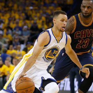 Golden State Warriors süperstarı Steph Curry ile Cleveland Cavaliers süperstarı
