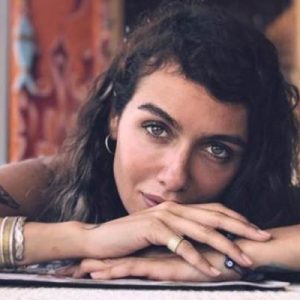 Son olarak ‘Siyah Beyaz Aşk’ dizisinde ‘Aslı’ karakteriyle ekrana gelen