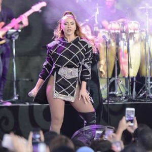 Harbiye konseri için gün sayan ünlü şarkıcı Hadise, önceki gün