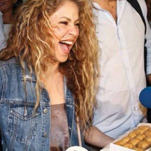 Dünyaca ünlü Kolombiyalı şarkıcı Shakira, dünya turnesi kapsamında konser vermek