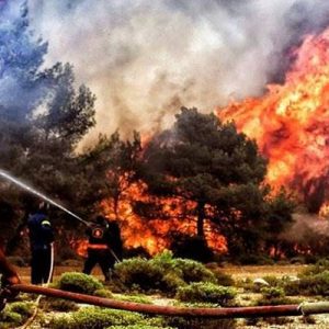 Yunanistan Başbakanı Aleksis Çipras, ülkede meydana gelen yangın felaketi ile