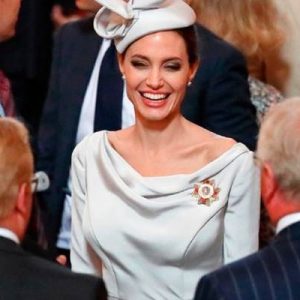 Angelina Jolie başrolde yer alacağı Peter Pan and Alice in