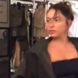 Ünlü şarkıcı Hadise, Instagram hesabından, geçtiğimiz yıllarda televizyon kanalarında izlediğimiz