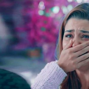 Oynadığı dizilerle geniş hayran kitlelerine ulaşan oyuncu Hande Erçel, zor